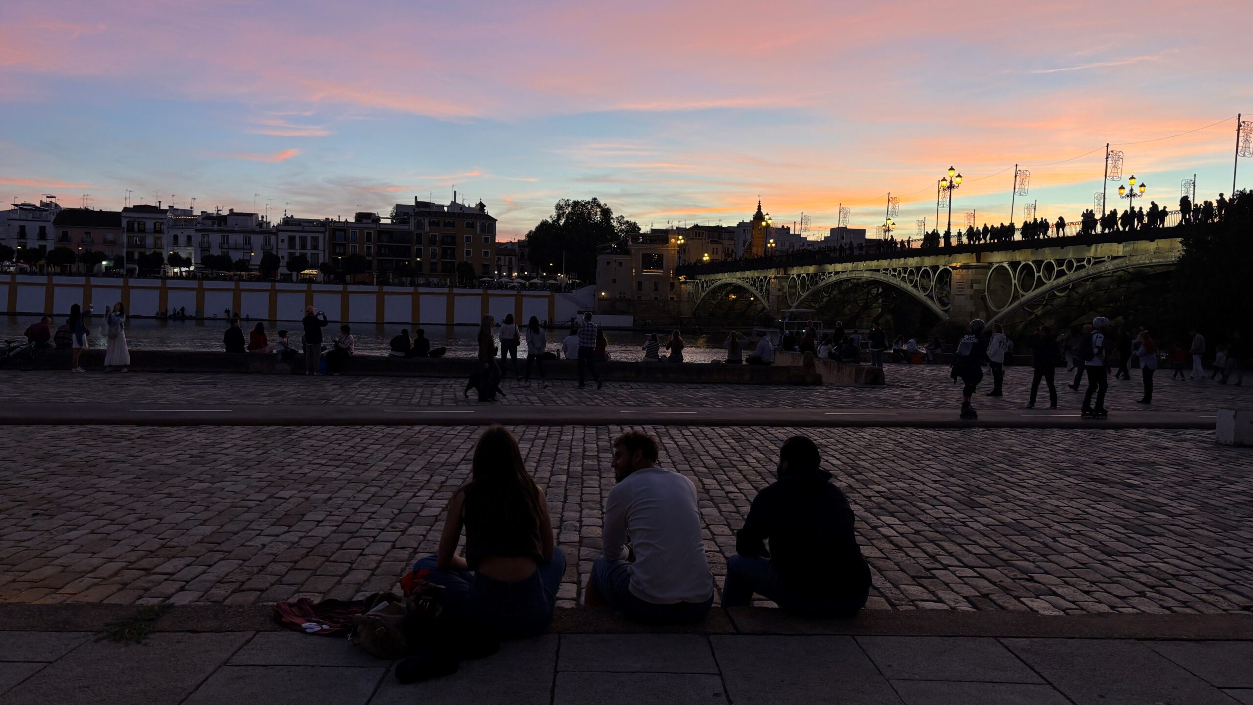 Sevilla Brücke am Fluss Guadalquivir